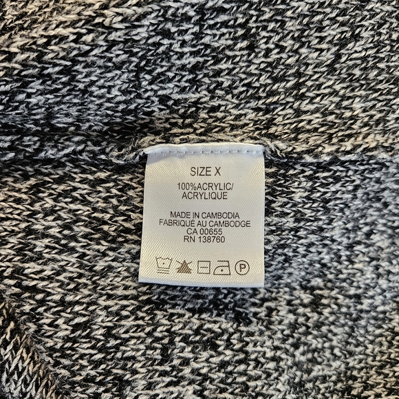 DC Jeans Size X Split Sleeve Cowl Neck Sweater - Picture 7 of 8